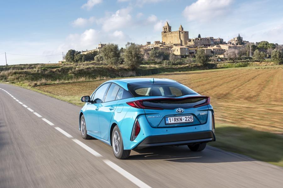  Toyota Prius Plug-in Hybrid 2016 года  (фото 26 из 187)